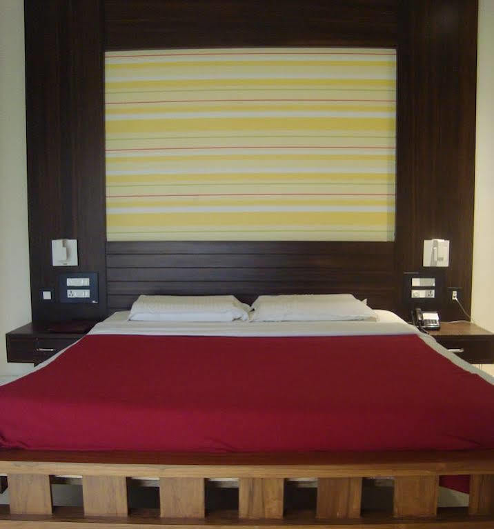 Hotel Madhuvan Serai Manipal Exterior foto